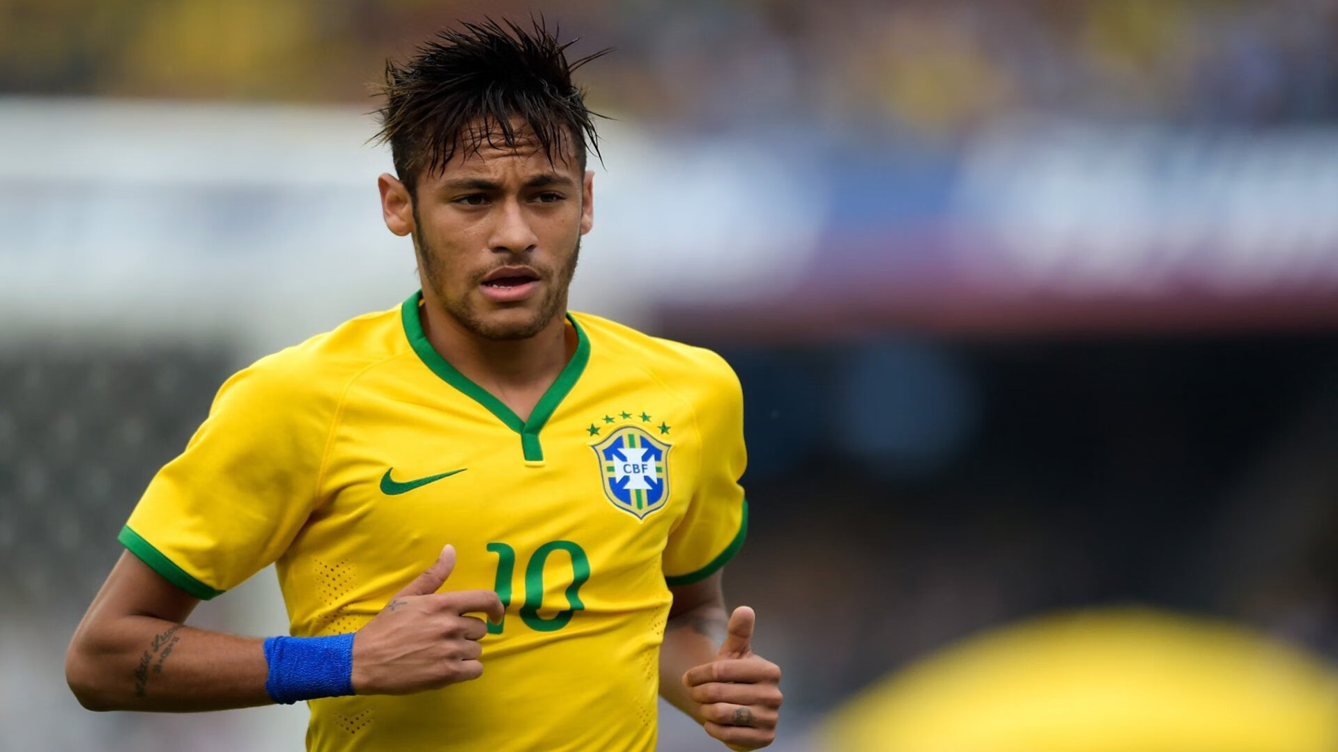 AIYOUXI.COM-拜仁的高位逼抢太恐怖，对手根本喘不过气，拜仁高档是谁